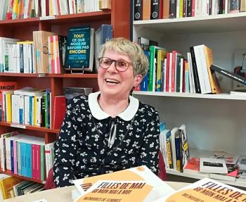 Chantal Cambronne présentant le recueil le mai 68 des femmes à la librairie Esacapade, Oloron-Sainte-Marie, 2018